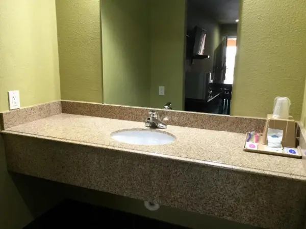 Moonlight Inn & Suites 4