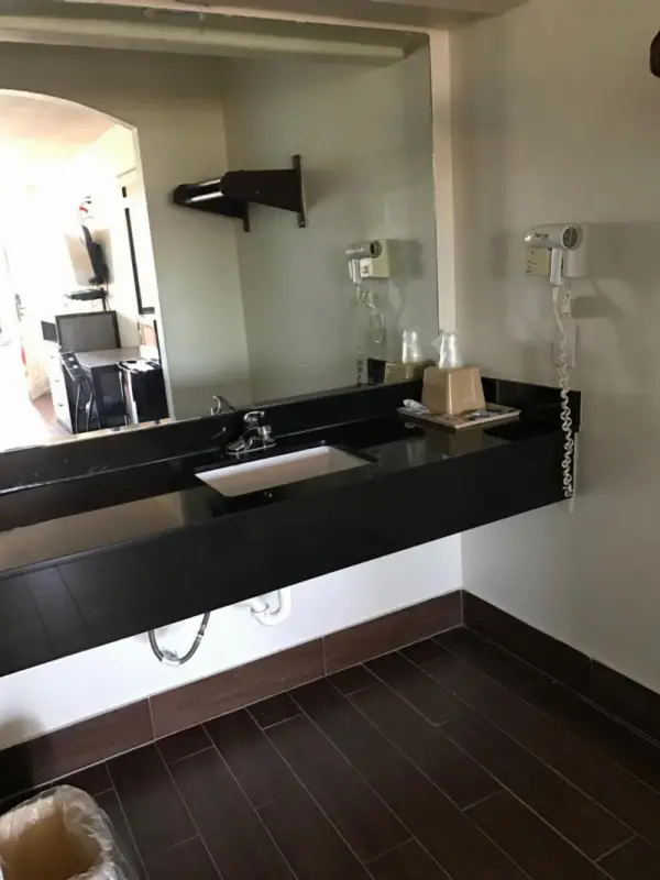 Moonlight Inn & Suites 5