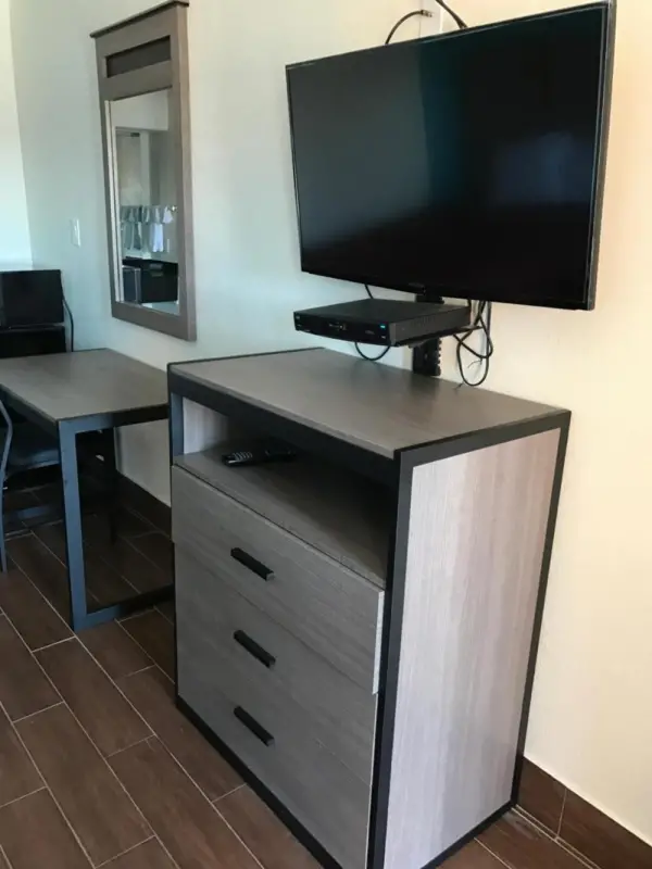 Moonlight Inn & Suites 8